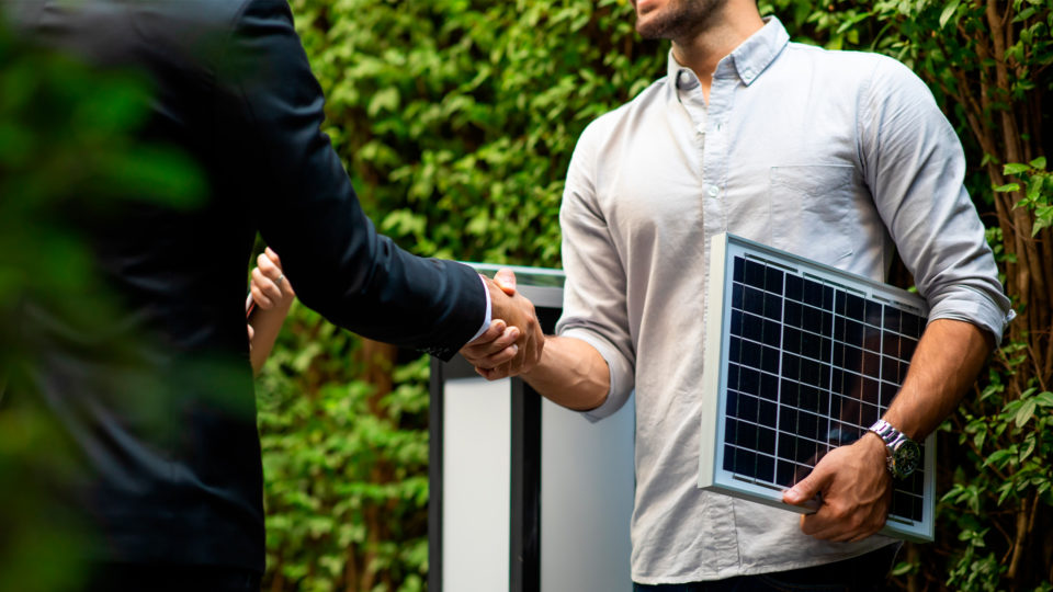APER consegue prorrogar aplicação de norma que iria encarecer para o consumidor de geração solar a aplicação de usinas de 75kwp a 300kwp